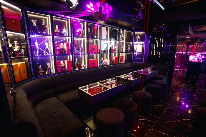 TOPDANDY -OSAKA-（トップダンディオオサカ）の店内写真2